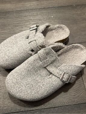 Gap Cozy Felt Slip-On Clogs in Heather Gray